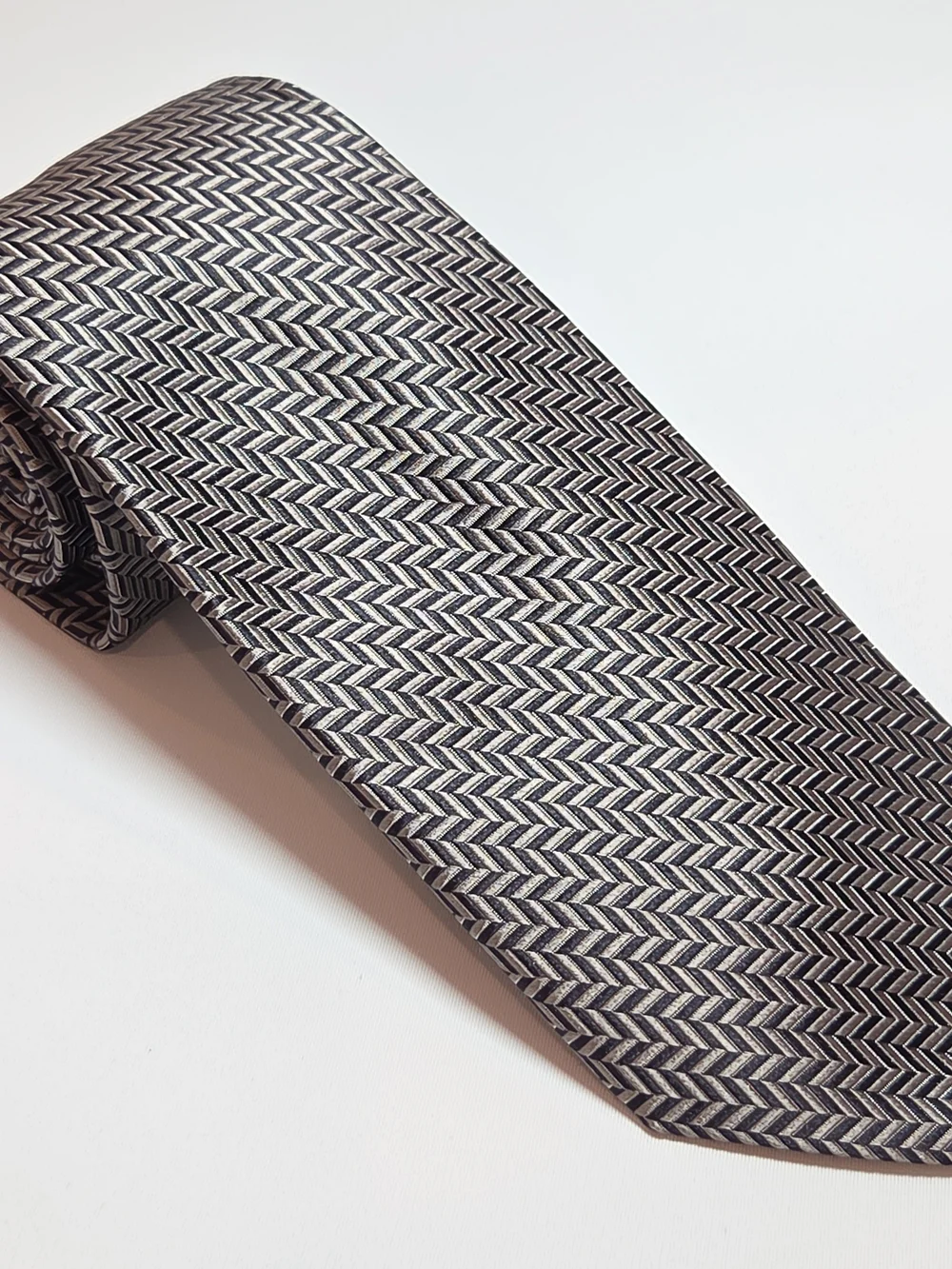 Paul Fredrick Mens 100% Silk Chevron Pattern Tie in Black and Silver